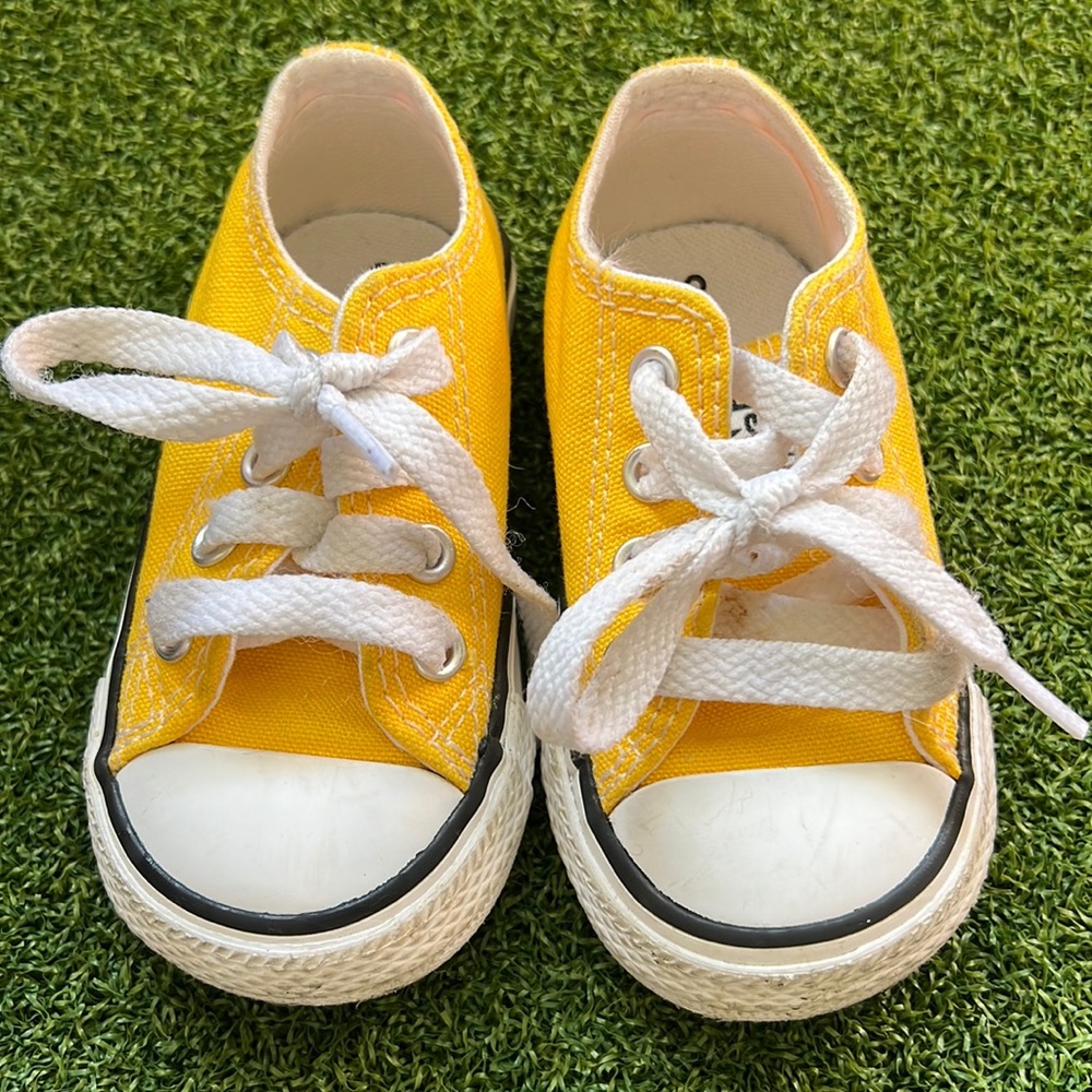Yellow converse